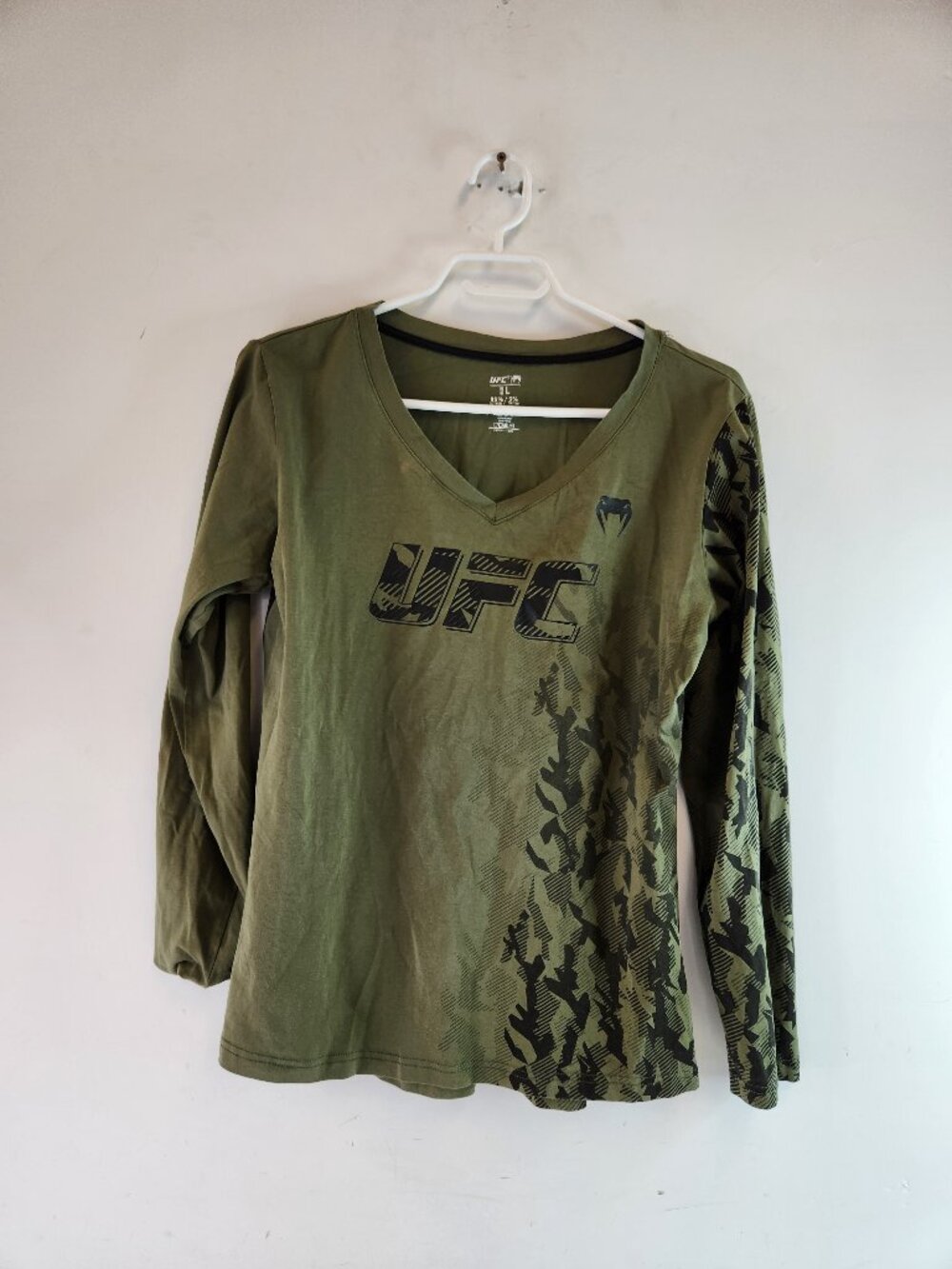 Venum UFC Strechy Compression Athletic Long Sleeve Tee Olive Green Men's Large